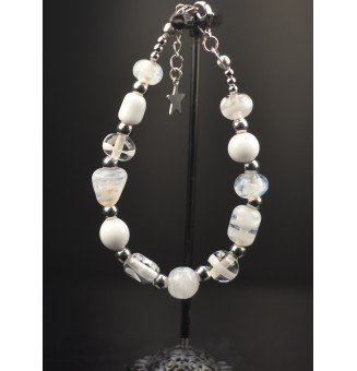 Bracelet blanc en perles de verre filé – Un éclat de couleurs à votre poignet (17 / 18 cm)