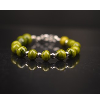 Bracelet en perles de verre vert riche – Élégance et originalité (18 - 19 cm)