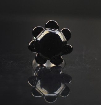 Bague Fleur en Verre noire...