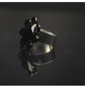 Bague Fleur en Verre noire – Élégance et Originalité