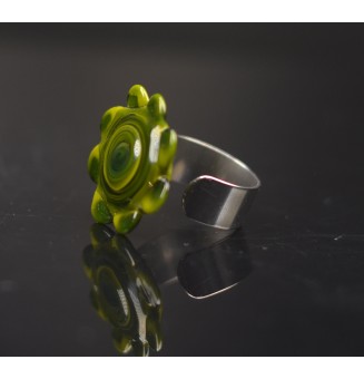 Bague Fleur en Verre vert riche – Élégance et Originalité