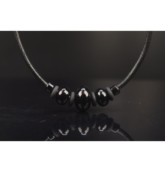 collier noir 44+3 cm avec perles de verre cuir noir