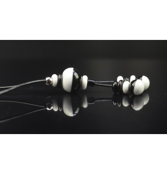 collier avec perles de verre NOIR BLANC  70 cm et cuir noir
