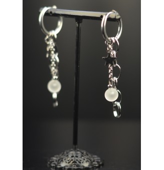Boucles d’Oreilles ROCK en Verre "blanc givré" et acier inoxydable -  par Liloo Créations