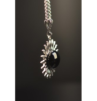 Collier Soleil noir en Acier Inoxydable avec Perle de Verre Filé 42cm