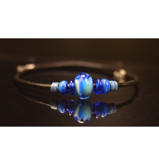 Collier "2 bleus" 50+3 cm avec perles de verre cuir noir