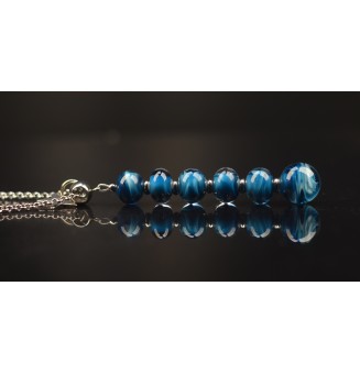 Collier "Éclat de Joie "bleu pétrole" en perles de verre filé - acier inoxydable