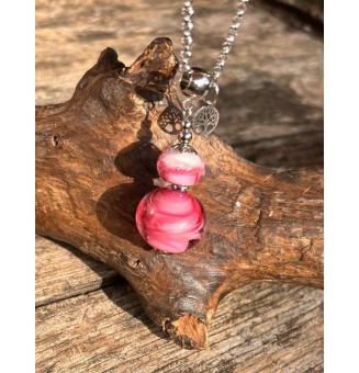 Collier "rose" en Perles de Verre et acier inoxydable 72 cm