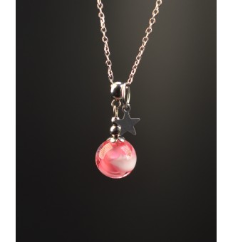 Collier court “Éclat rose” en perle de verre filée – création artisanale