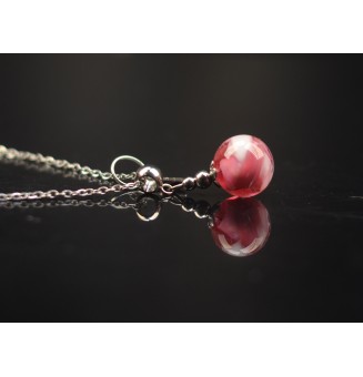 Collier court “Éclat rose” en perle de verre filée – création artisanale