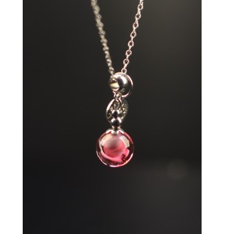 Collier court “Éclat rose” en perle de verre filée – création artisanale