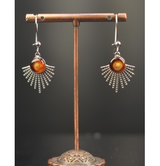 Boucles d’oreilles demi soleil en cabochon de verre filé – l’éclat du dégradé ambré