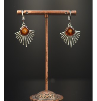 Boucles d’oreilles demi soleil en cabochon de verre filé – l’éclat du dégradé ambré