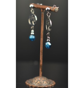 Boucles d'Oreilles en Perles de Verre Bleu Pétrole – Élégance et Modernité