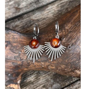 Boucles d’oreilles demi soleil en cabochon de verre filé – l’éclat du dégradé ambré