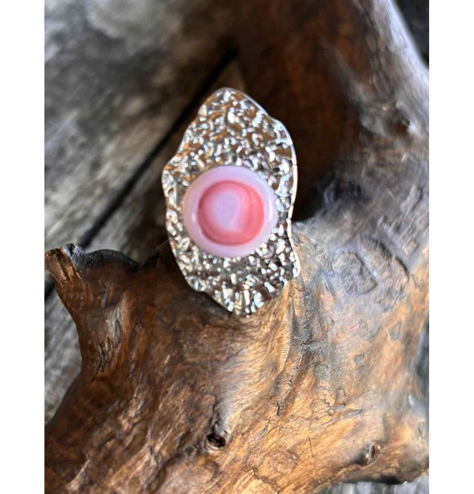 Bague réglable femme en acier inoxydable ROSE martelé avec cabochon en verre filé – bijou artisanal fait main Liloo Créations