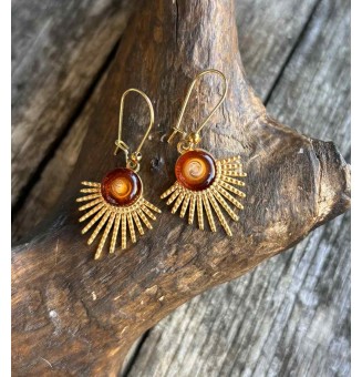 Boucles d’oreilles demi soleil en cabochon de verre filé – l’éclat du dégradé ambré