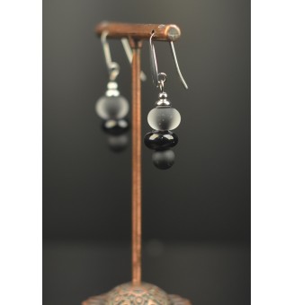 Boucles d’oreilles en acier inoxydable et perles de verre filé – Modèle « Trio de Lumière »