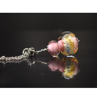 Collier Long – Duo de Perles Artisanales en Verre Filé Rose & Feuille d’Argent – Pièce Unique