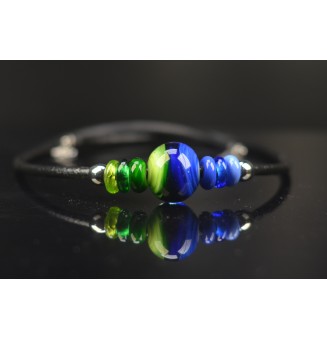 collier bleu vert 45+3 cm avec perles de verre cuir noir