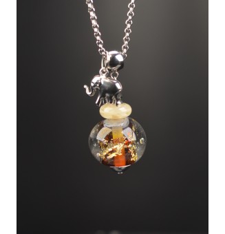 Collier long en perles artisanales en verre filé – Dégradé ambré & feuille d’argent