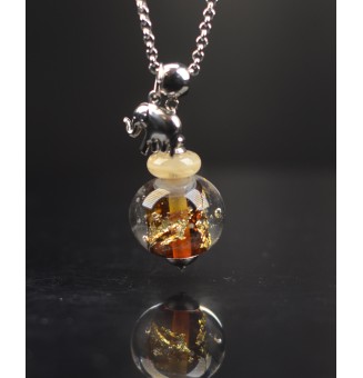 Collier long en perles artisanales en verre filé – Dégradé ambré & feuille d’argent