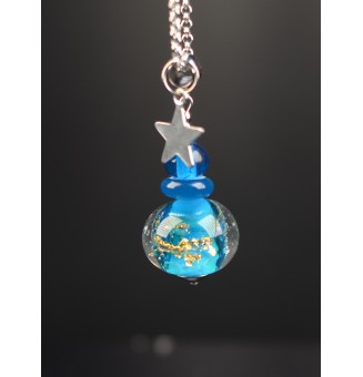 Collier long en perles artisanales en verre filé – Bleu-vert translucide & feuille d’argent