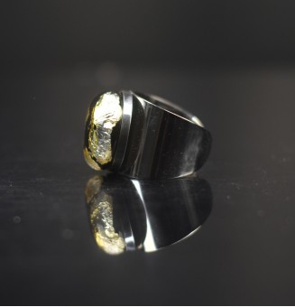 Bague Large avec Cabochon en Verre Filé – Modèle Unique - noir et or