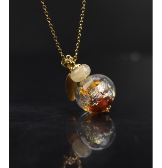 Collier long en perles artisanales en verre filé – Dégradé ambré & feuille d’argent