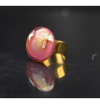 Bague réglable en acier inoxydable Doré– Cabochon en verre filé artisanal ROSE, feuille d’argent (pièce unique)