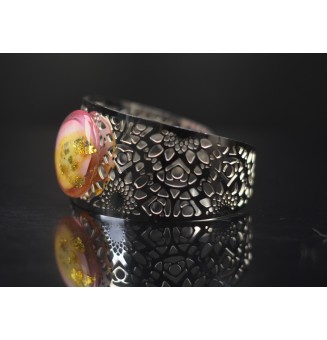 Bracelet Manchette Ajustable avec Cabochon Rose & Feuille d’Or – Pièce Unique en Verre Filé