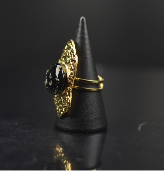 Bague réglable femme en acier inoxydable martelé avec cabochon en verre filé – bijou artisanal fait main Liloo Créations