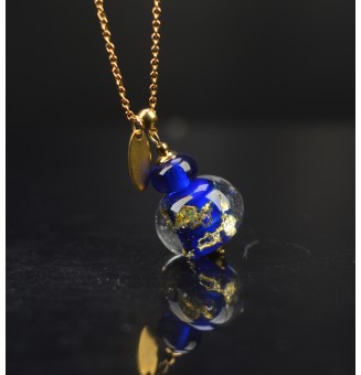 Collier long doré – Perle de verre "bleu intense" et feuille d'or & breloque