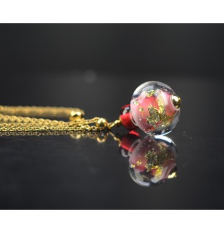 Collier long doré – Perle de verre rose et feuille d'or & breloque