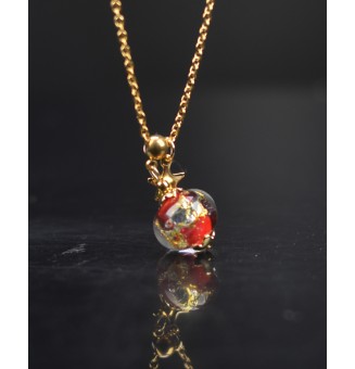 Collier court doré avec perle de verre rouge et or – Création artisanale