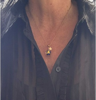 Collier court doré avec perle de verre bleu et or – Création artisanale