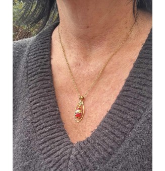 Collier court doré avec perle de verre rouge et or – Création artisanale