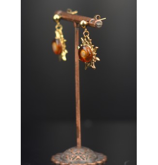 Boucles d’oreilles “Soleil ambré” – cabochon de verre filé à la flamme, acier inoxydable doré