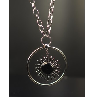 Grand sautoir Soleil en acier inoxydable et verre filé noir – 90 cm