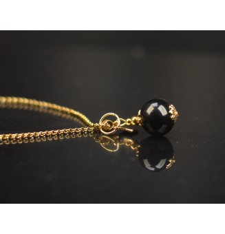 Collier court en acier inoxydable doré & perle de verre NOIR – Création artisanale