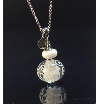 Collier long blanc en verre...