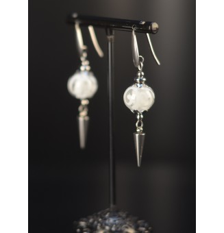Boucles d’oreilles BLANCHES en perles de verre filé –  Acier inoxydable argenté
