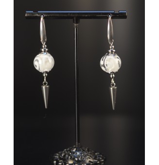 Boucles d’oreilles BLANCHES en perles de verre filé –  Acier inoxydable argenté