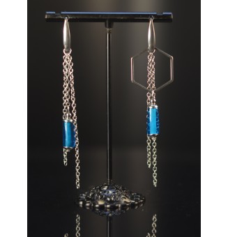 Boucles d’oreilles dépareillées BLEUES – Tubes en verre filé & acier inoxydable