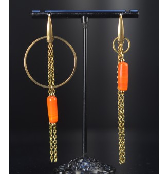 Boucles d’oreilles dépareillées Orange – Tubes en verre filé & acier doré
