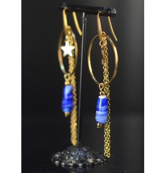 Boucles d’oreilles bleu intense – Tubes en verre filé & acier doré