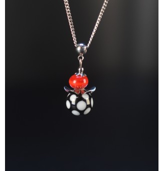 Collier girly rouge – Perles de verre filé & fleur en acier inoxydable