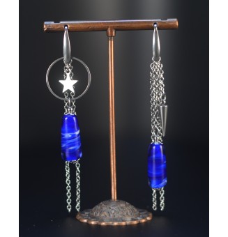 Boucles d’oreilles dépareillées "Rouge" – Tubes en verre filé & acier