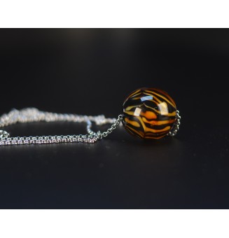 Collier Léopard – Perle libre en verre filé, éclat en mouvement