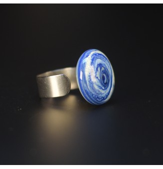 Bague cabochon bleu tie and dye en verre filé – Acier inoxydable doré réglable